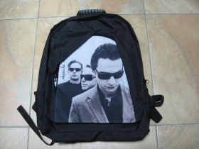 Depeche mode  ruksak čierny, 100% polyester. Rozmery: Výška 42 cm, šírka 34 cm, hĺbka až 22 cm pri plnom obsahu